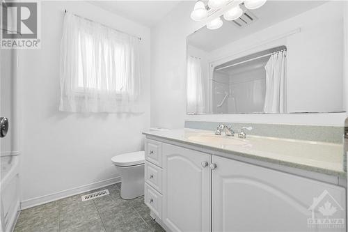 15 Hobbs Avenue, Ottawa, ON - Indoor Photo Showing Bathroom