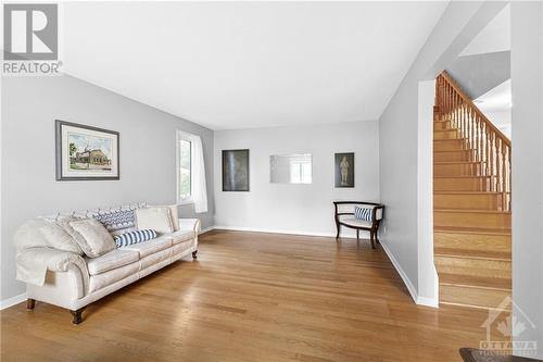 15 Hobbs Avenue, Ottawa, ON - Indoor Photo Showing Living Room