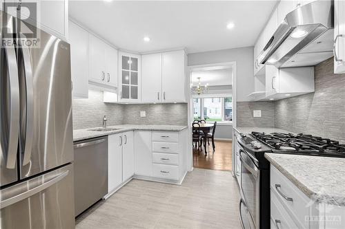 15 Hobbs Avenue, Ottawa, ON - Indoor Photo Showing Kitchen With Upgraded Kitchen