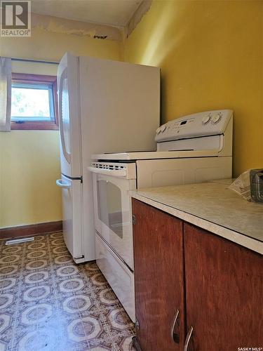 241 3Rd Street W, Mankota, SK - Indoor Photo Showing Laundry Room