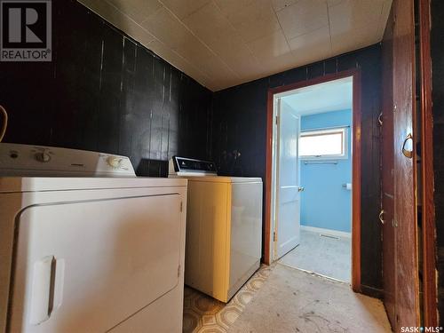 241 3Rd Street W, Mankota, SK - Indoor Photo Showing Laundry Room