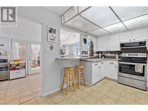 660 Sparrow Road, Kelowna, BC - Indoor Photo Showing Kitchen