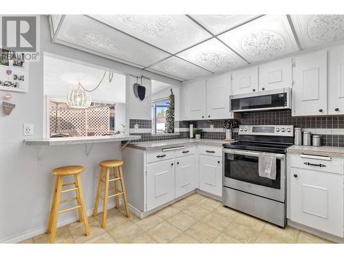 660 Sparrow Road, Kelowna, BC - Indoor Photo Showing Kitchen