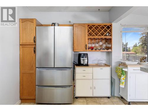 660 Sparrow Road, Kelowna, BC - Indoor Photo Showing Kitchen