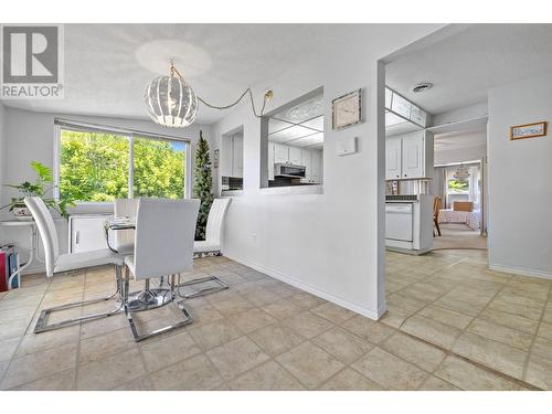 660 Sparrow Road, Kelowna, BC - Indoor Photo Showing Dining Room