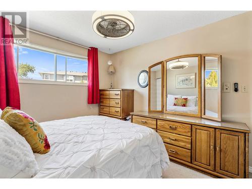 660 Sparrow Road, Kelowna, BC - Indoor Photo Showing Bedroom