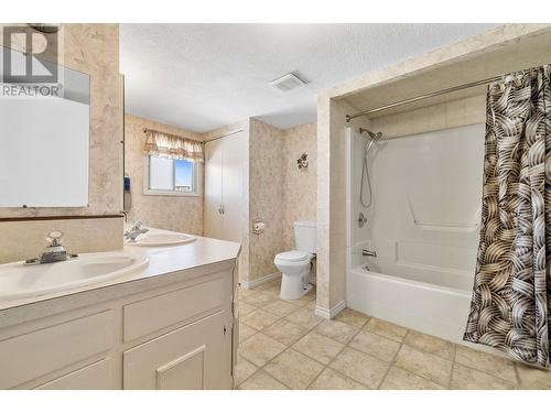 660 Sparrow Road, Kelowna, BC - Indoor Photo Showing Bathroom