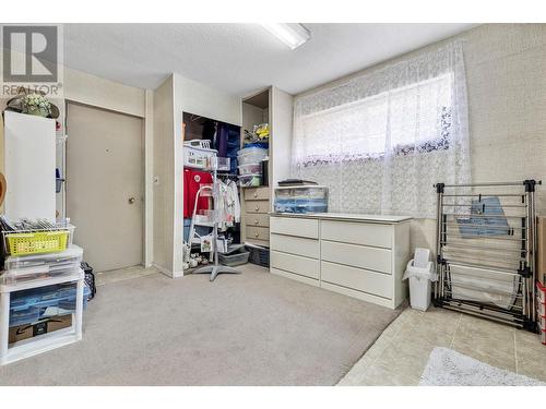 660 Sparrow Road, Kelowna, BC - Indoor Photo Showing Garage