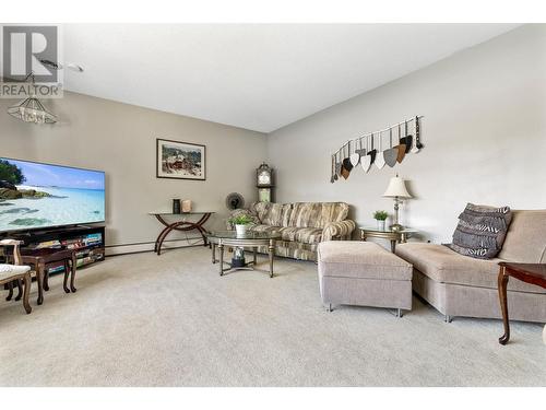 660 Sparrow Road, Kelowna, BC - Indoor Photo Showing Living Room