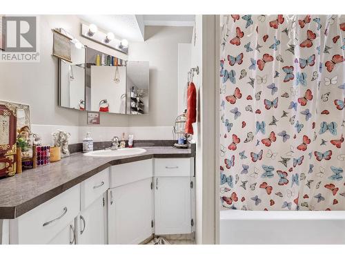 660 Sparrow Road, Kelowna, BC - Indoor Photo Showing Bathroom