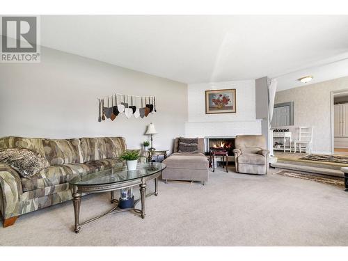 660 Sparrow Road, Kelowna, BC - Indoor Photo Showing Living Room