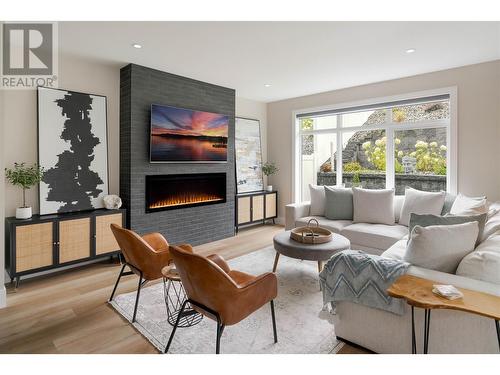 3341 Hawks Crescent, West Kelowna, BC - Indoor Photo Showing Living Room With Fireplace