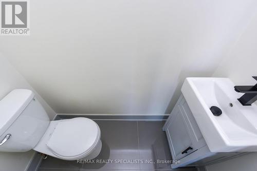 5277 5Th Side Road, Essa, ON - Indoor Photo Showing Bathroom