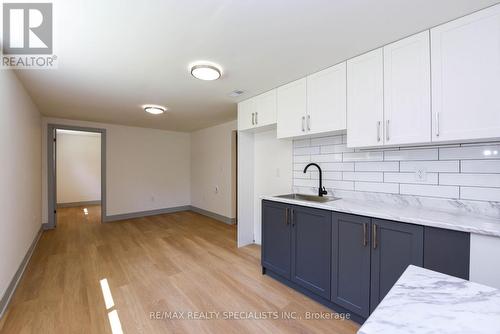 5277 5Th Side Road, Essa, ON - Indoor Photo Showing Kitchen