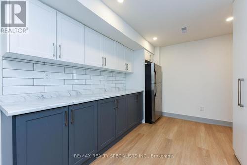 5277 5Th Side Road, Essa, ON - Indoor Photo Showing Kitchen