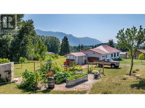 216 27Th  N Avenue, Creston, BC - Outdoor