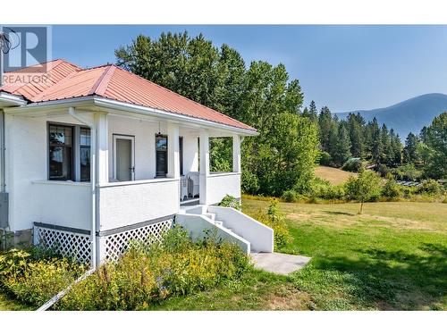 216 27Th  N Avenue, Creston, BC - Outdoor