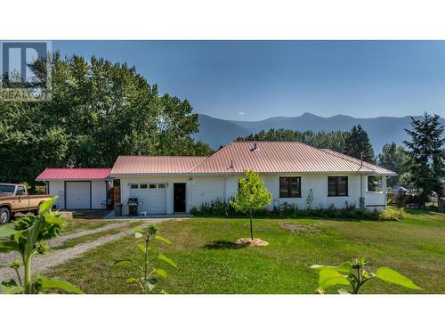 216 27Th  N Avenue, Creston, BC - Outdoor