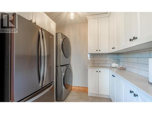 216 27Th  N Avenue, Creston, BC - Indoor Photo Showing Kitchen