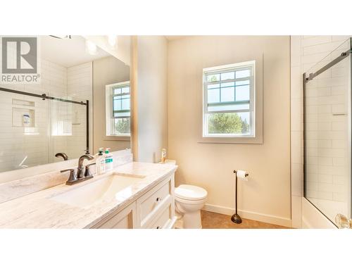 216 27Th  N Avenue, Creston, BC - Indoor Photo Showing Bathroom