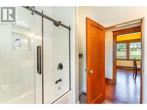 216 27Th  N Avenue, Creston, BC - Indoor Photo Showing Bathroom