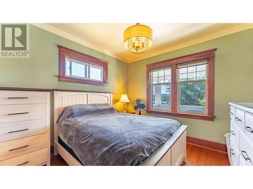 216 27Th  N Avenue, Creston, BC - Indoor Photo Showing Bedroom