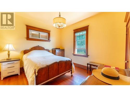 216 27Th  N Avenue, Creston, BC - Indoor Photo Showing Bedroom