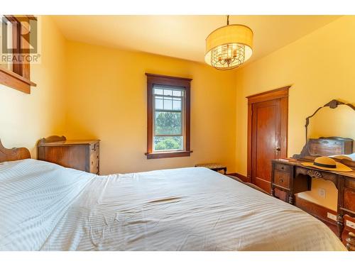 216 27Th  N Avenue, Creston, BC - Indoor Photo Showing Bedroom