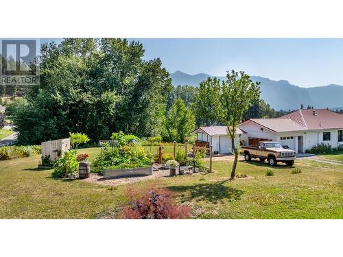 216 27Th  N Avenue, Creston, BC - Outdoor