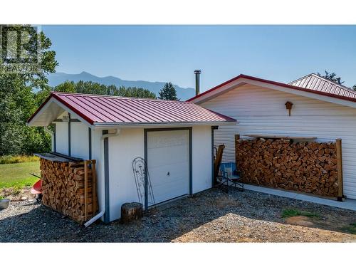 216 27Th  N Avenue, Creston, BC - Outdoor With Exterior