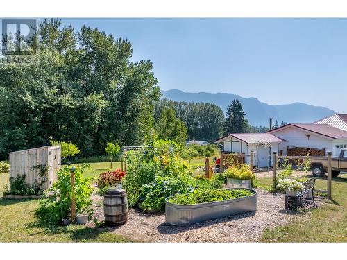 216 27Th  N Avenue, Creston, BC - Outdoor