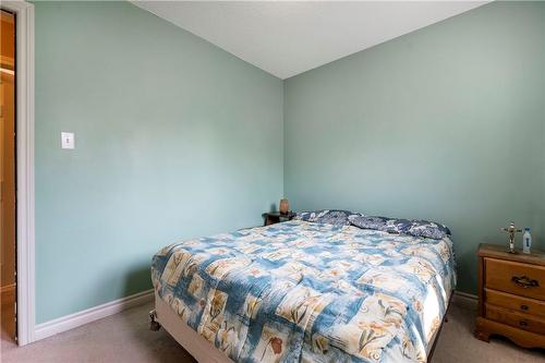 1075 Johnson'S Lane, Mississauga, ON - Indoor Photo Showing Bedroom