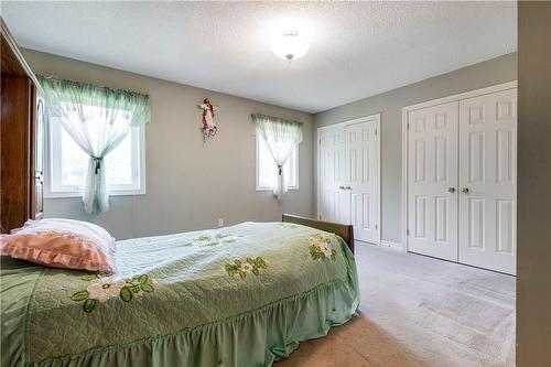 1075 Johnson'S Lane, Mississauga, ON - Indoor Photo Showing Bedroom