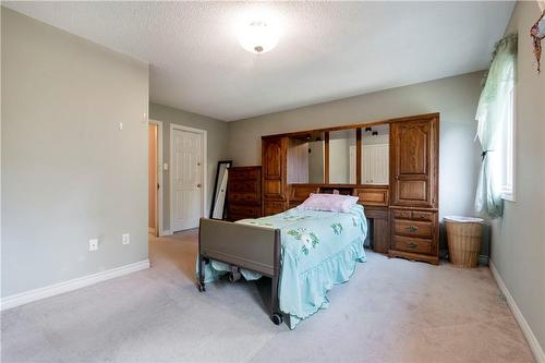 1075 Johnson'S Lane, Mississauga, ON - Indoor Photo Showing Bedroom