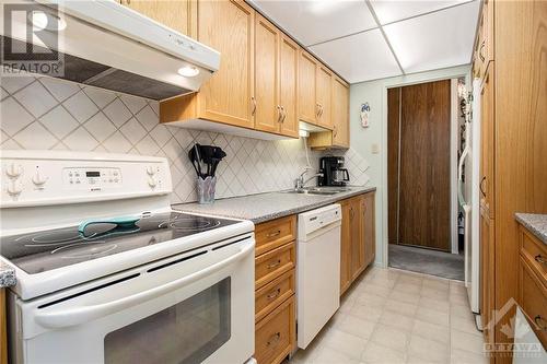 1025 Richmond Road Unit#1707, Ottawa, ON - Indoor Photo Showing Kitchen