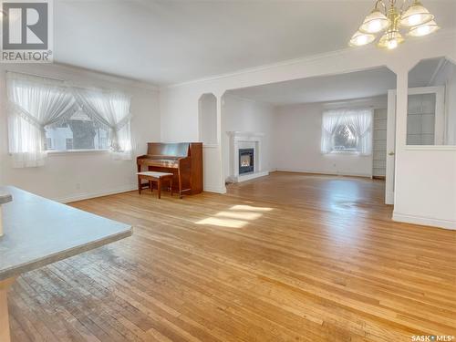 828 Temperance Street, Saskatoon, SK - Indoor Photo Showing Living Room With Fireplace