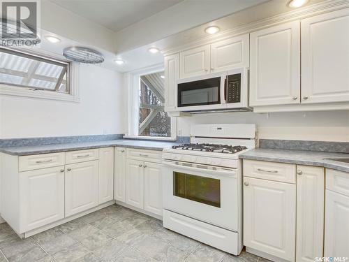 828 Temperance Street, Saskatoon, SK - Indoor Photo Showing Kitchen