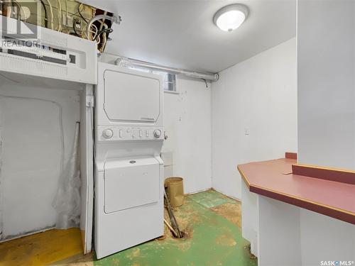 828 Temperance Street, Saskatoon, SK - Indoor Photo Showing Laundry Room