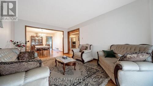 77 Flowertown Avenue, Brampton (Northwood Park), ON - Indoor Photo Showing Living Room