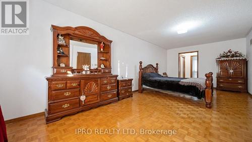 77 Flowertown Avenue, Brampton (Northwood Park), ON - Indoor Photo Showing Bedroom