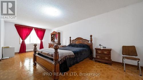 77 Flowertown Avenue, Brampton (Northwood Park), ON - Indoor Photo Showing Bedroom