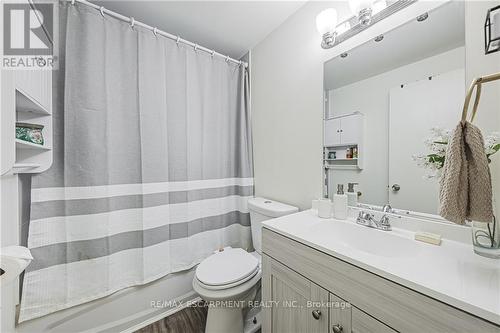 78 Riverdale Drive, Hamilton, ON - Indoor Photo Showing Bathroom