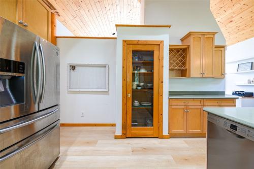 10 Candide Drive, Lumby, BC - Indoor Photo Showing Kitchen