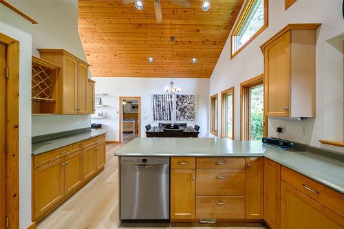 10 Candide Drive, Lumby, BC - Indoor Photo Showing Kitchen