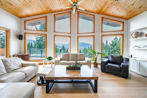 10 Candide Drive, Lumby, BC - Indoor Photo Showing Living Room