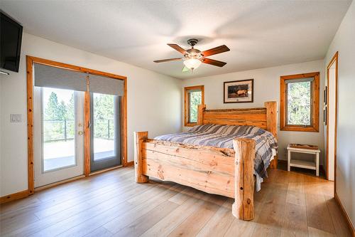 10 Candide Drive, Lumby, BC - Indoor Photo Showing Bedroom