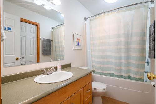 10 Candide Drive, Lumby, BC - Indoor Photo Showing Bathroom