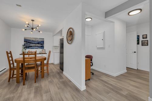 121-575 Sutherland Avenue, Kelowna, BC - Indoor Photo Showing Dining Room