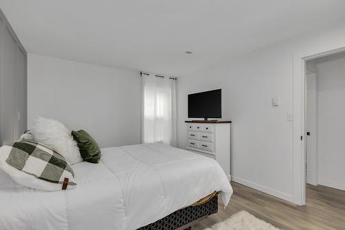 121-575 Sutherland Avenue, Kelowna, BC - Indoor Photo Showing Bedroom