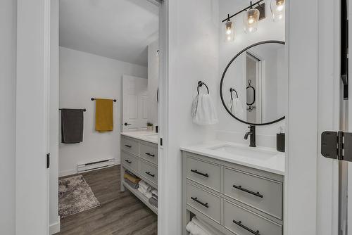 121-575 Sutherland Avenue, Kelowna, BC - Indoor Photo Showing Bathroom